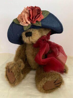 Boyds Aunt Yvonne Dubeary Bear 13” Tall with Tag